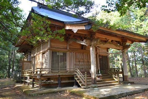 向山神社の外観を撮影した写真