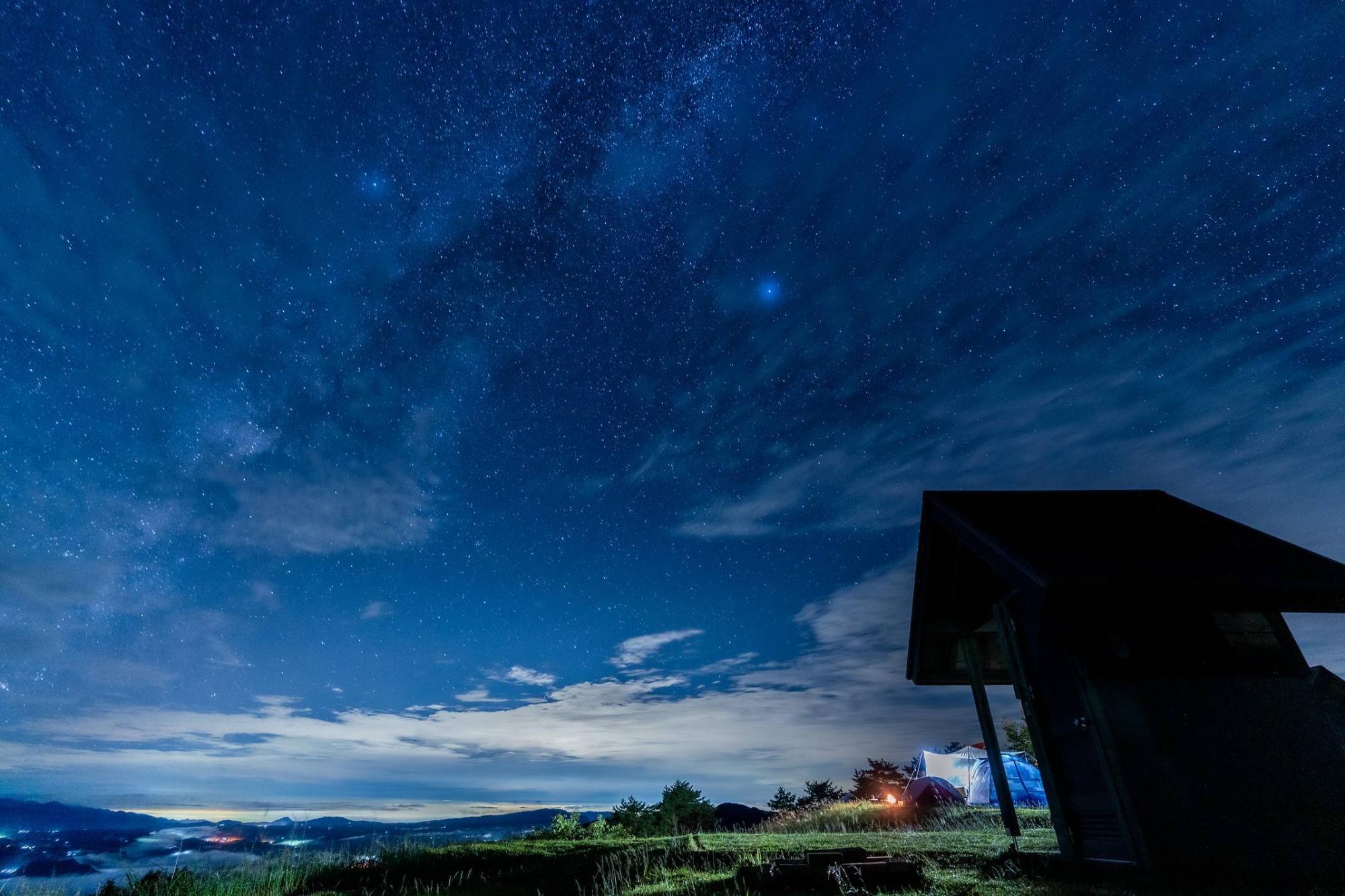 キャンプ場から見える夜空
